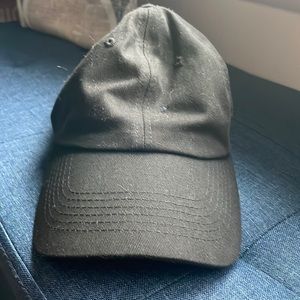 Black baseball hat